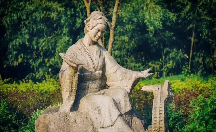 以下哪位女性是中国古代著名的纺织技术革新者